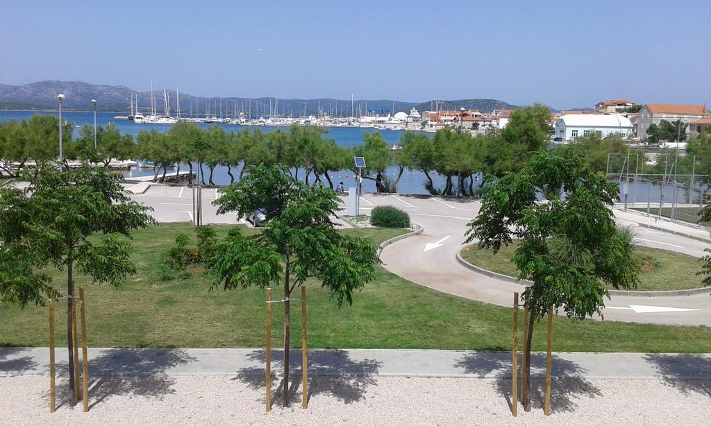Basil Apartments And Rooms Бетина Екстер'єр фото