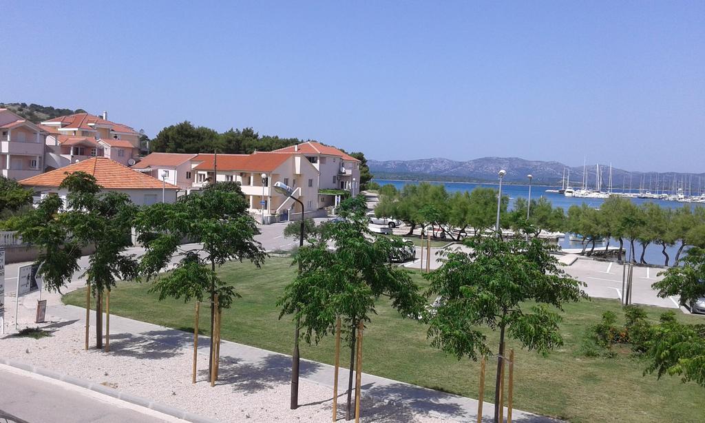 Basil Apartments And Rooms Бетина Екстер'єр фото